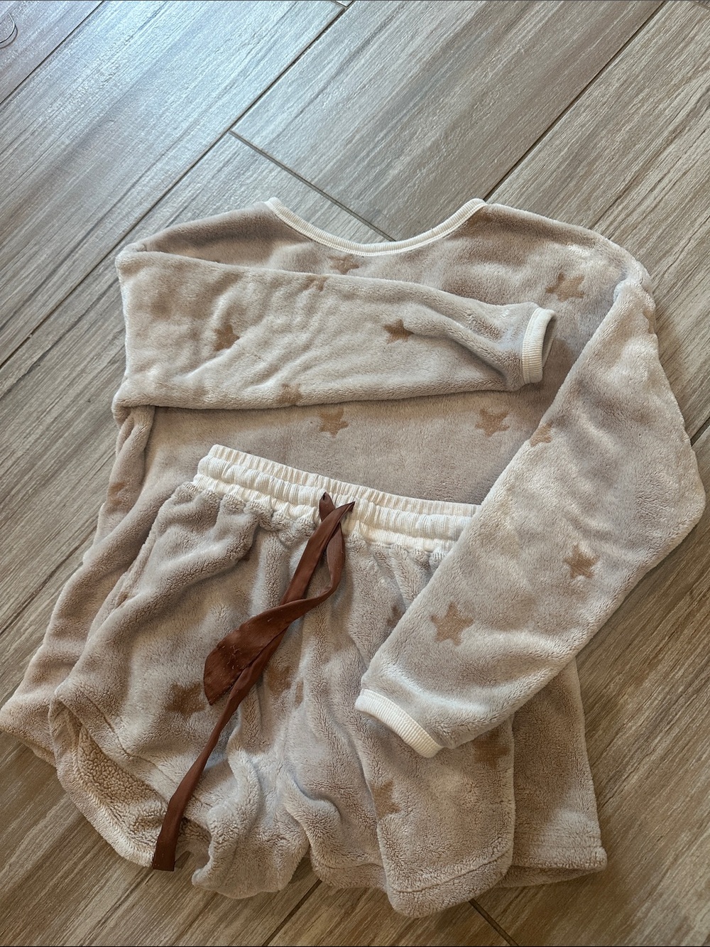 Cozy Star-Print Plush Pajama Set in Taupe
